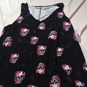 NWT Torrid size 4 skull tank